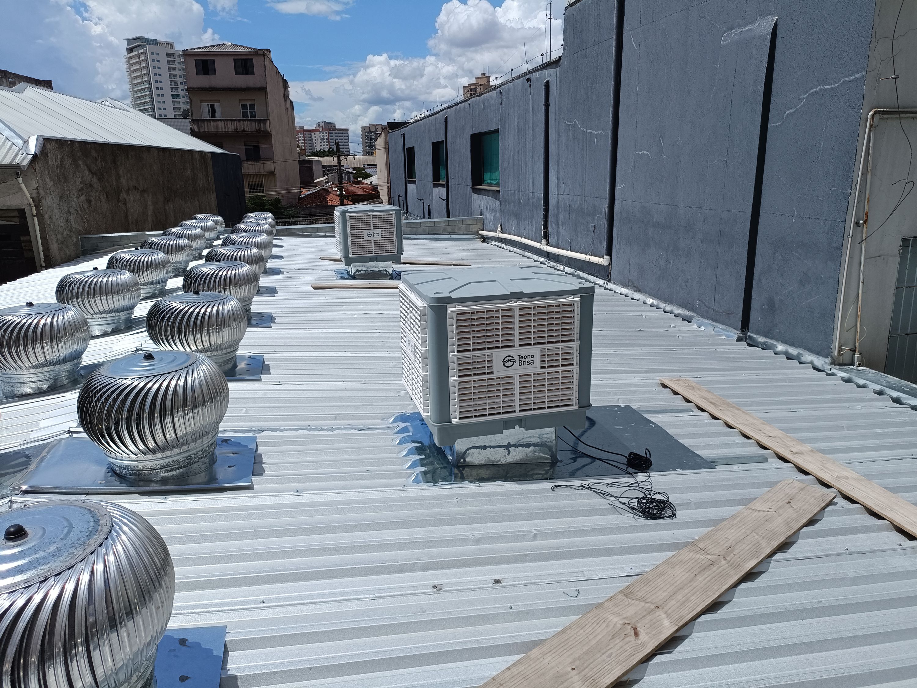 Climatizador Industrial ou Exaustor: Qual Escolher?